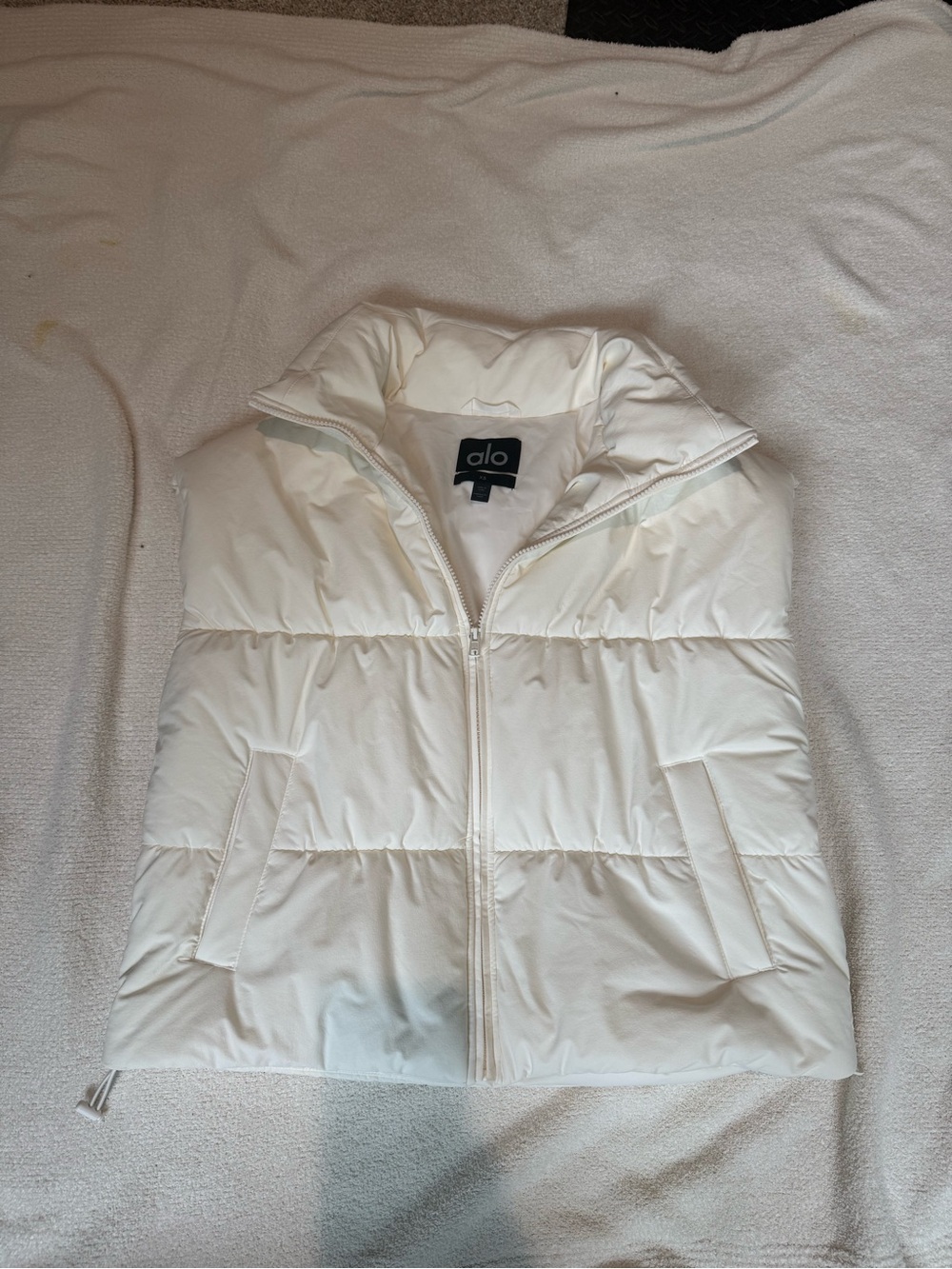 ALO Yoga White Quilted Puffer Vest